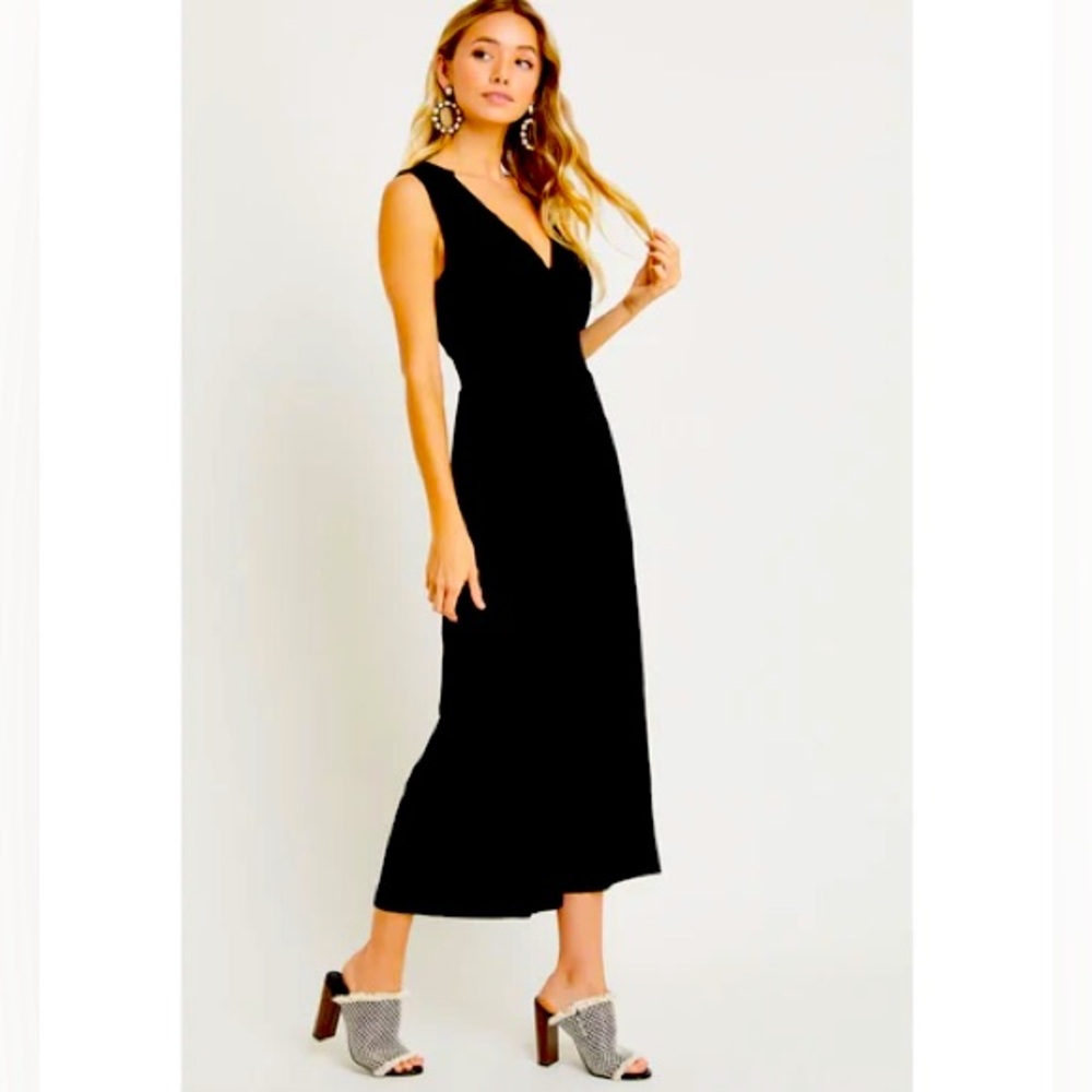 “An amazing black jumper for any season! Perfect for date nights or the holidays